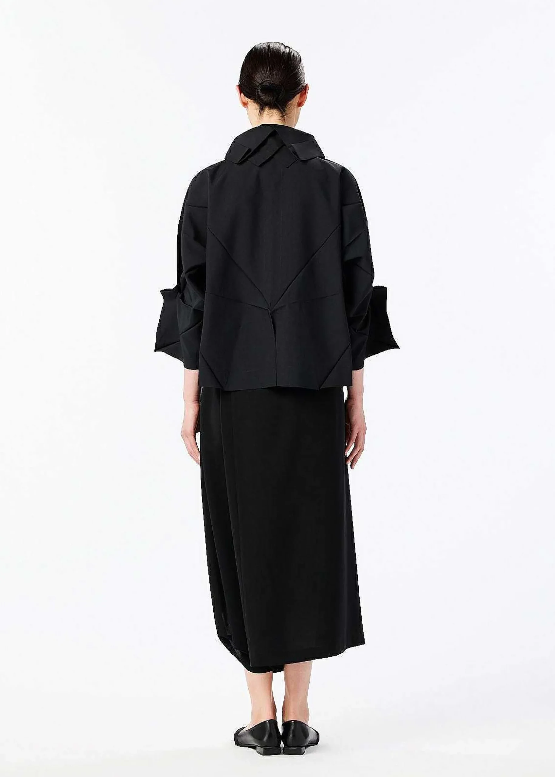 ISSEY MIYAKE Jackets & Blazers|132 5. Solid Black