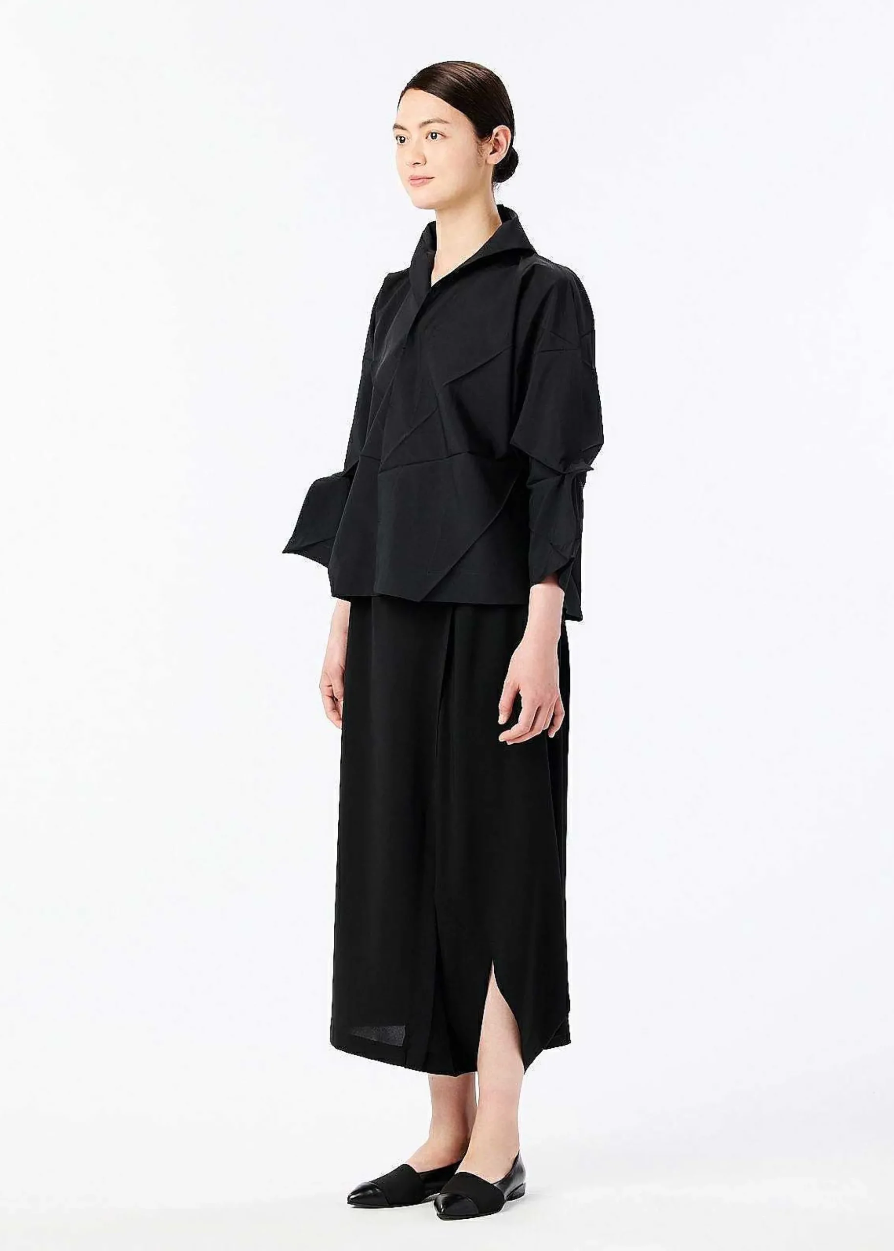 ISSEY MIYAKE Jackets & Blazers|132 5. Solid Black